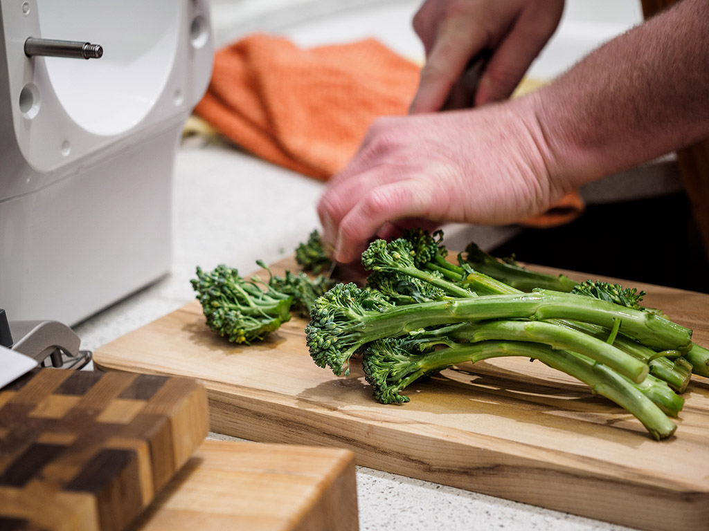 chopping broccolini